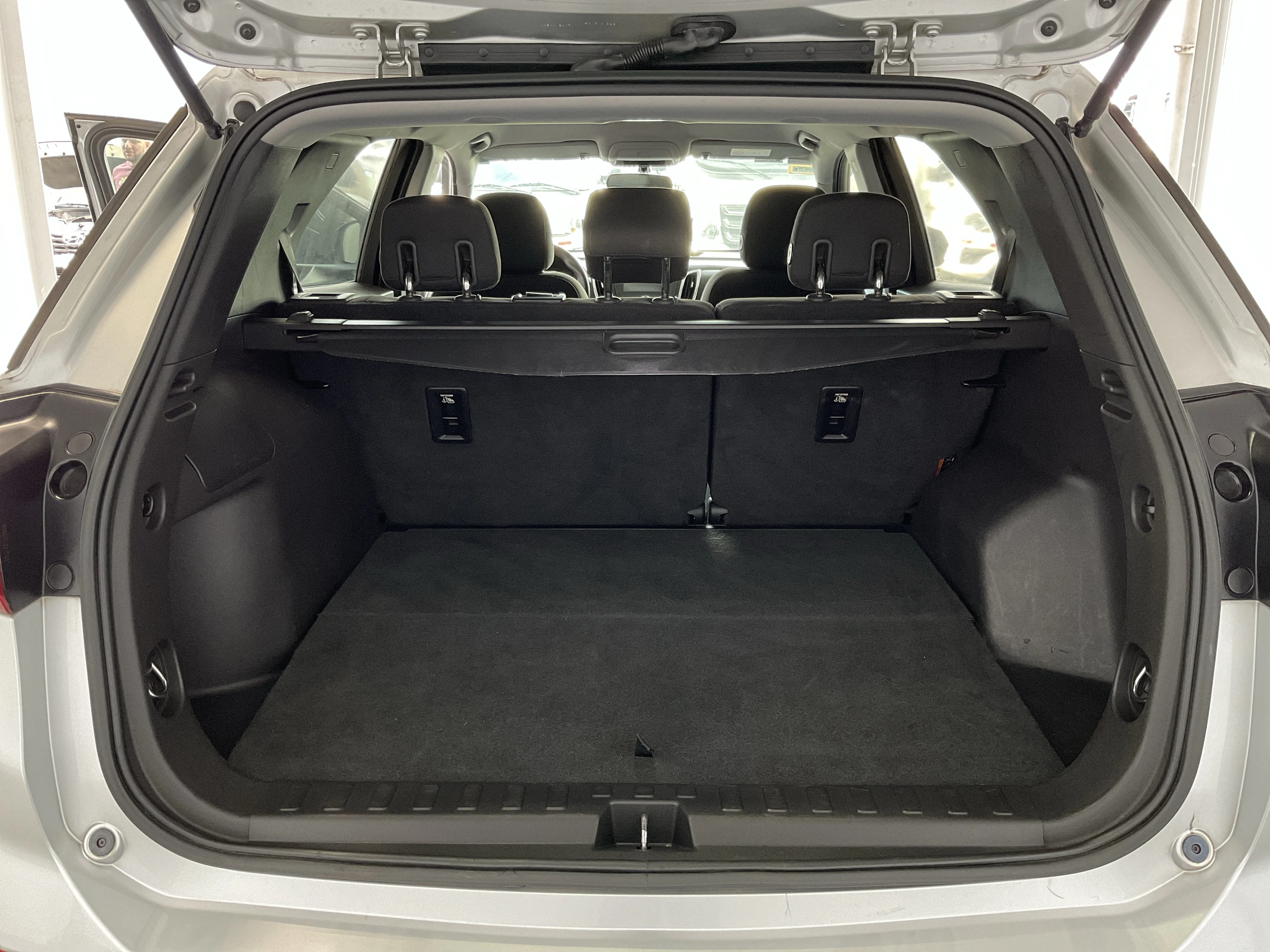 Interior 4