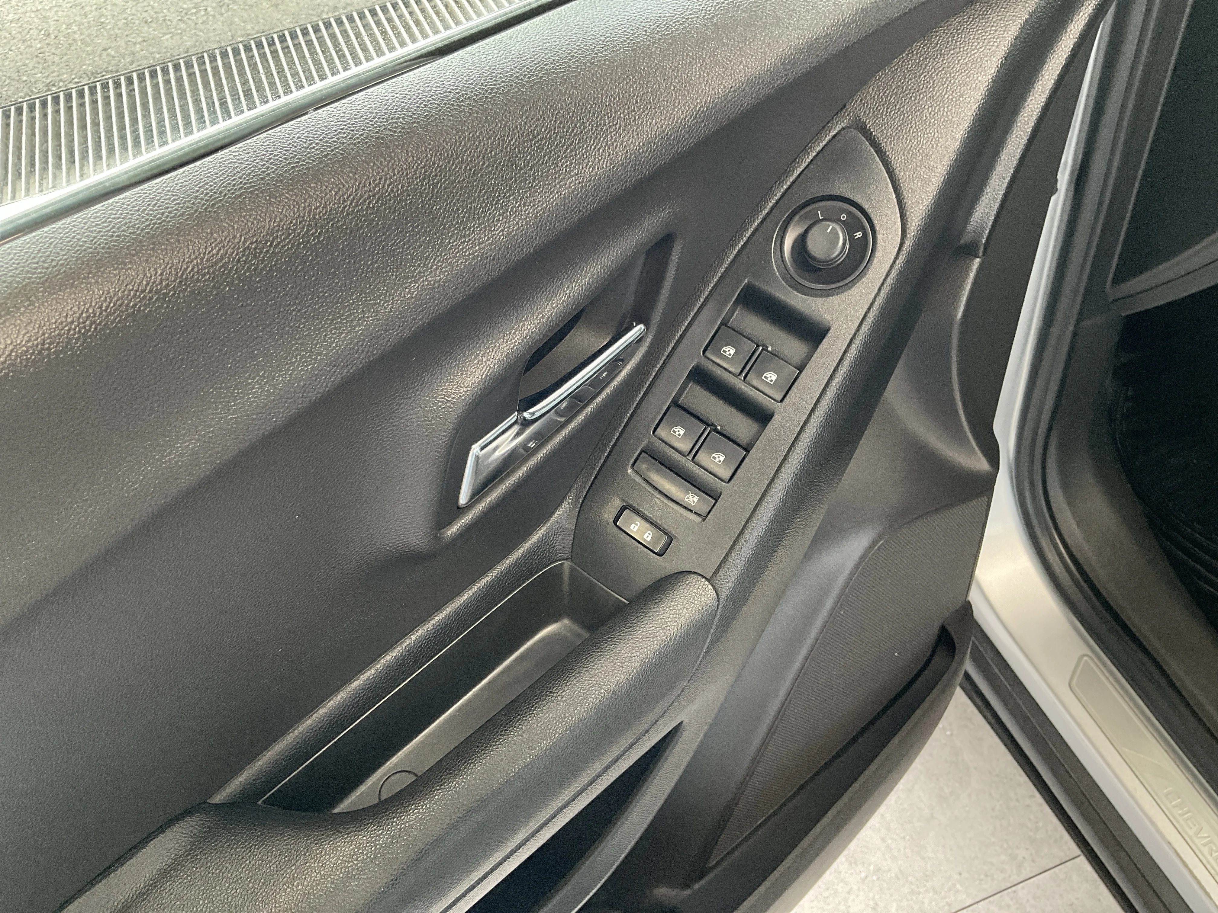 Interior 5