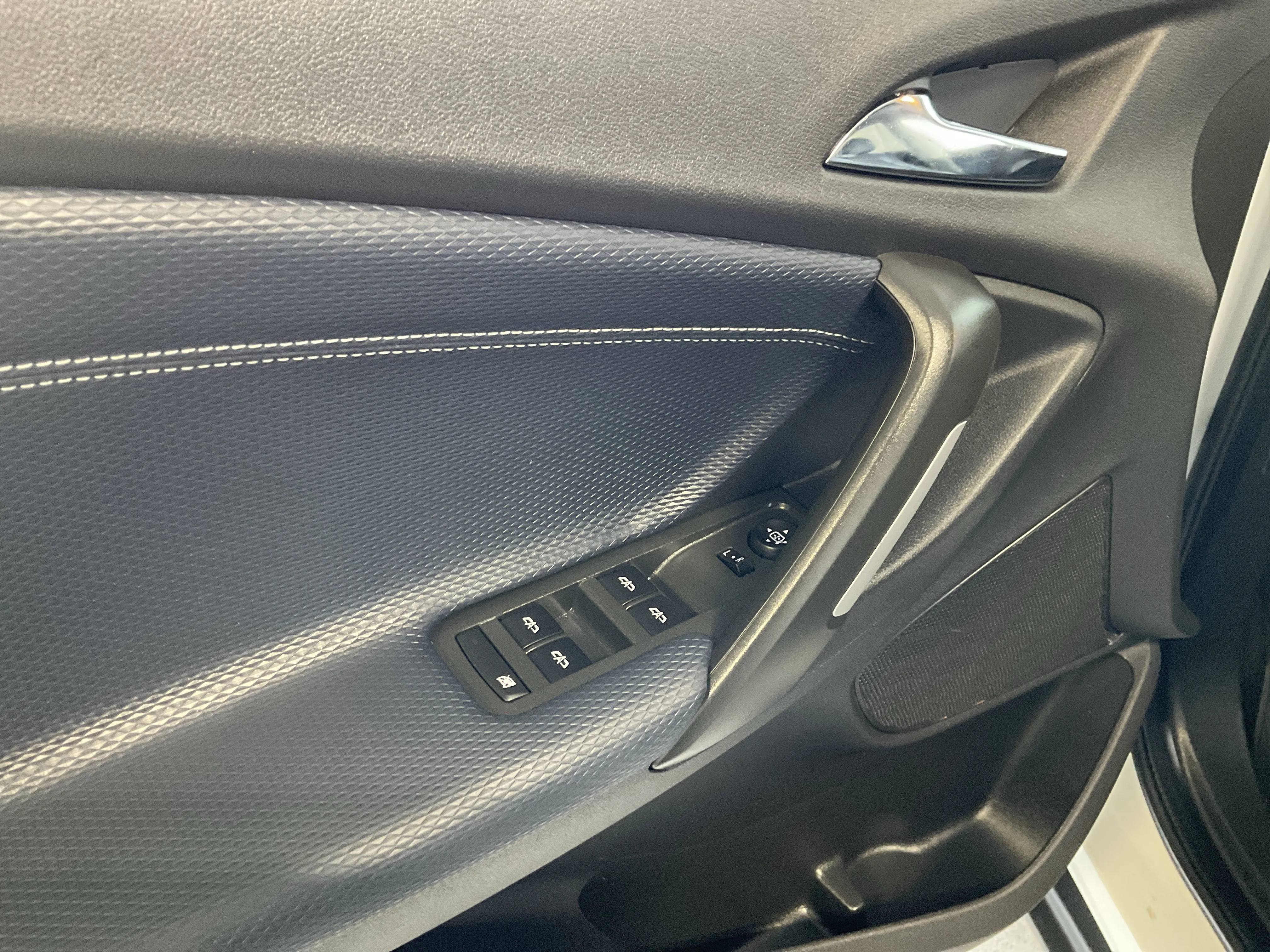Interior 5