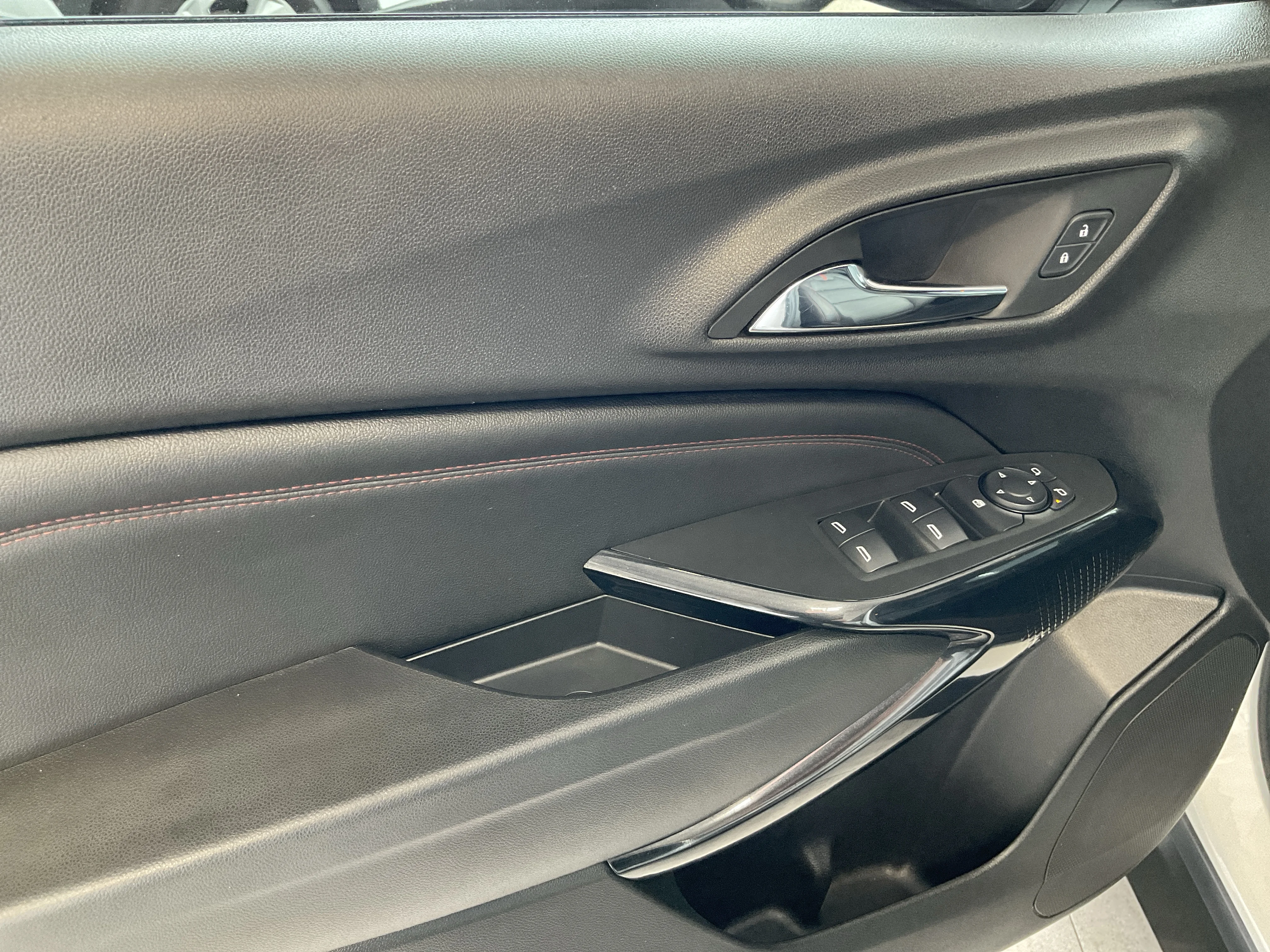 Interior 5