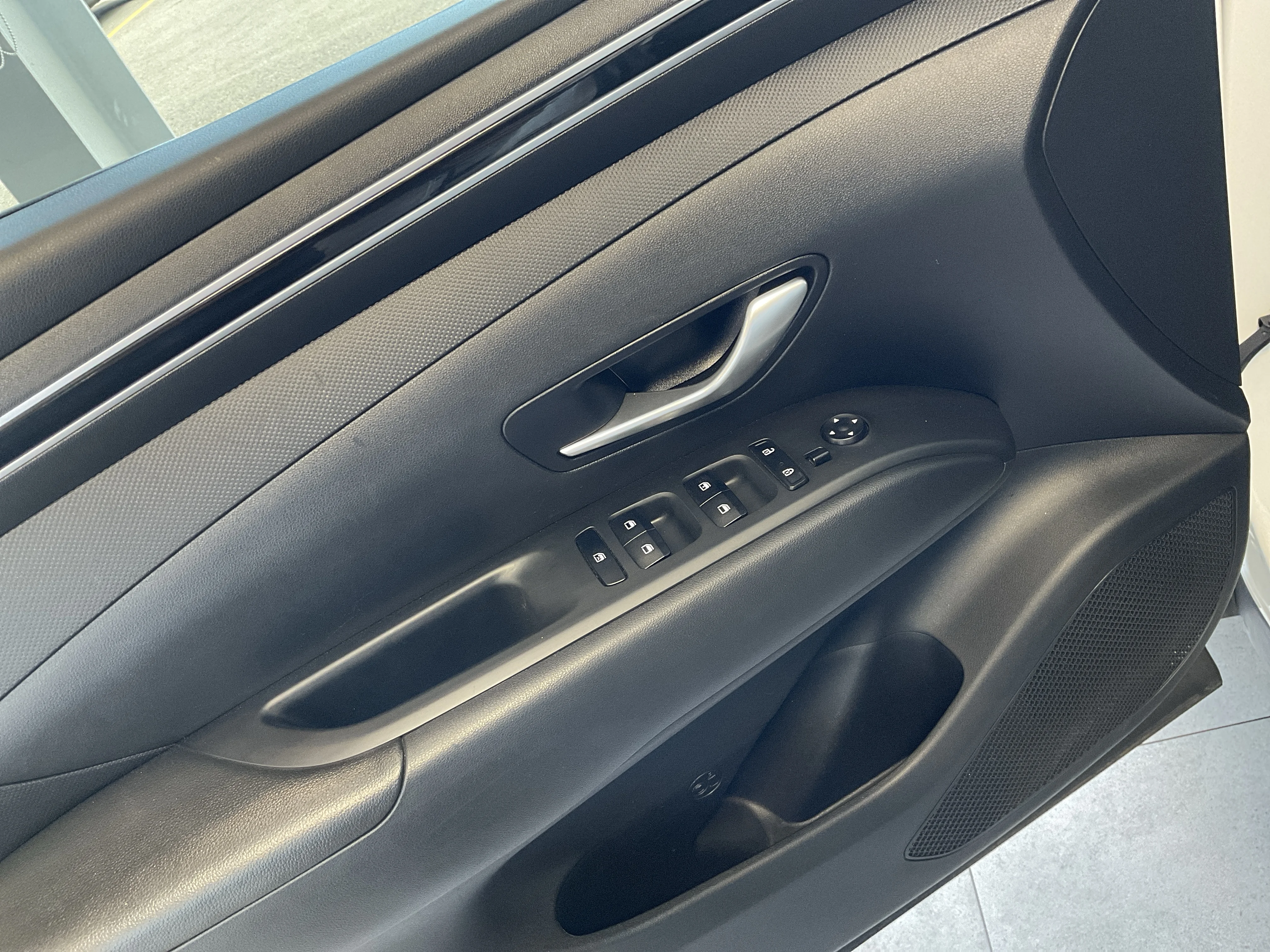 Interior 5