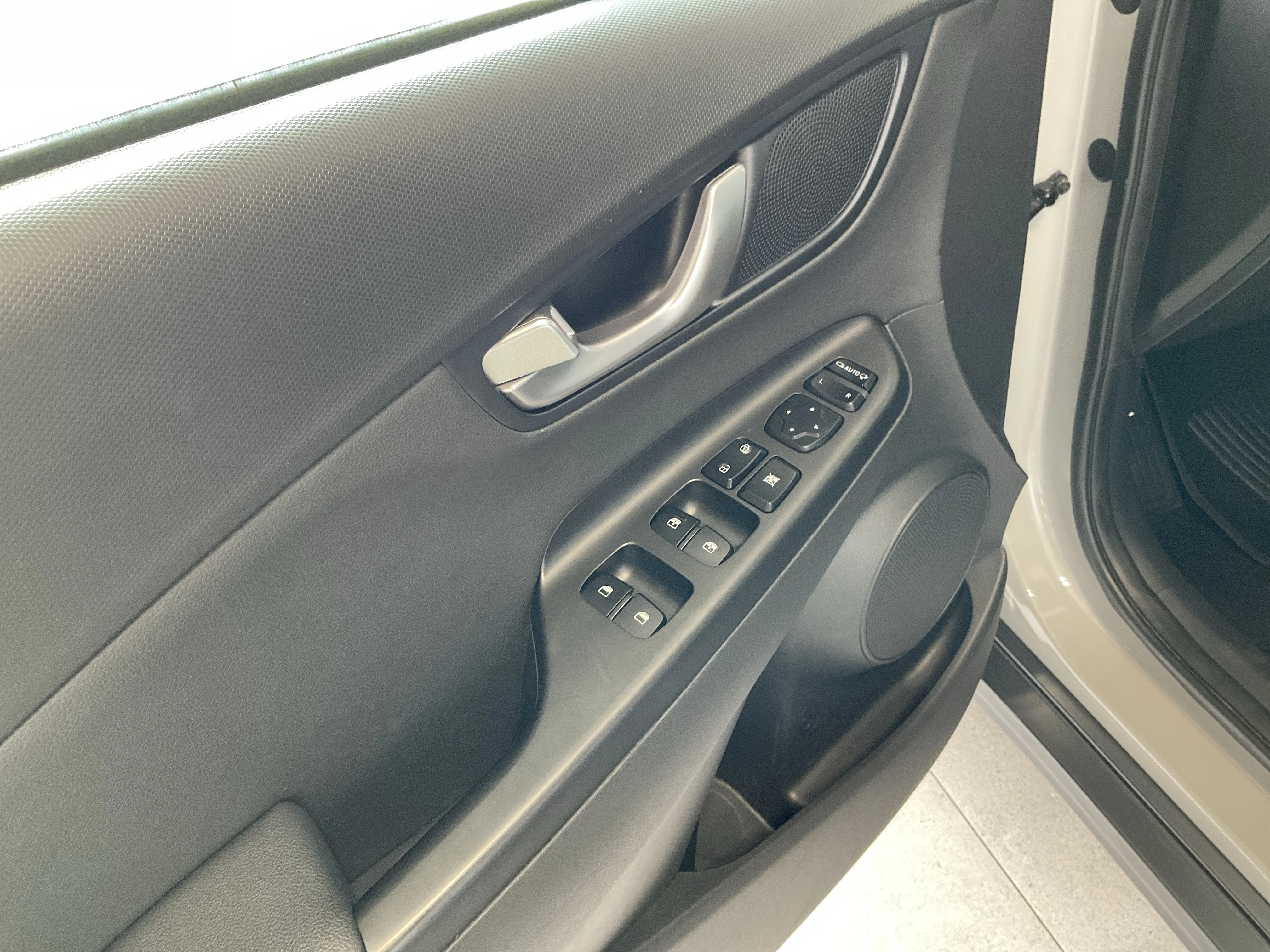 Interior 5
