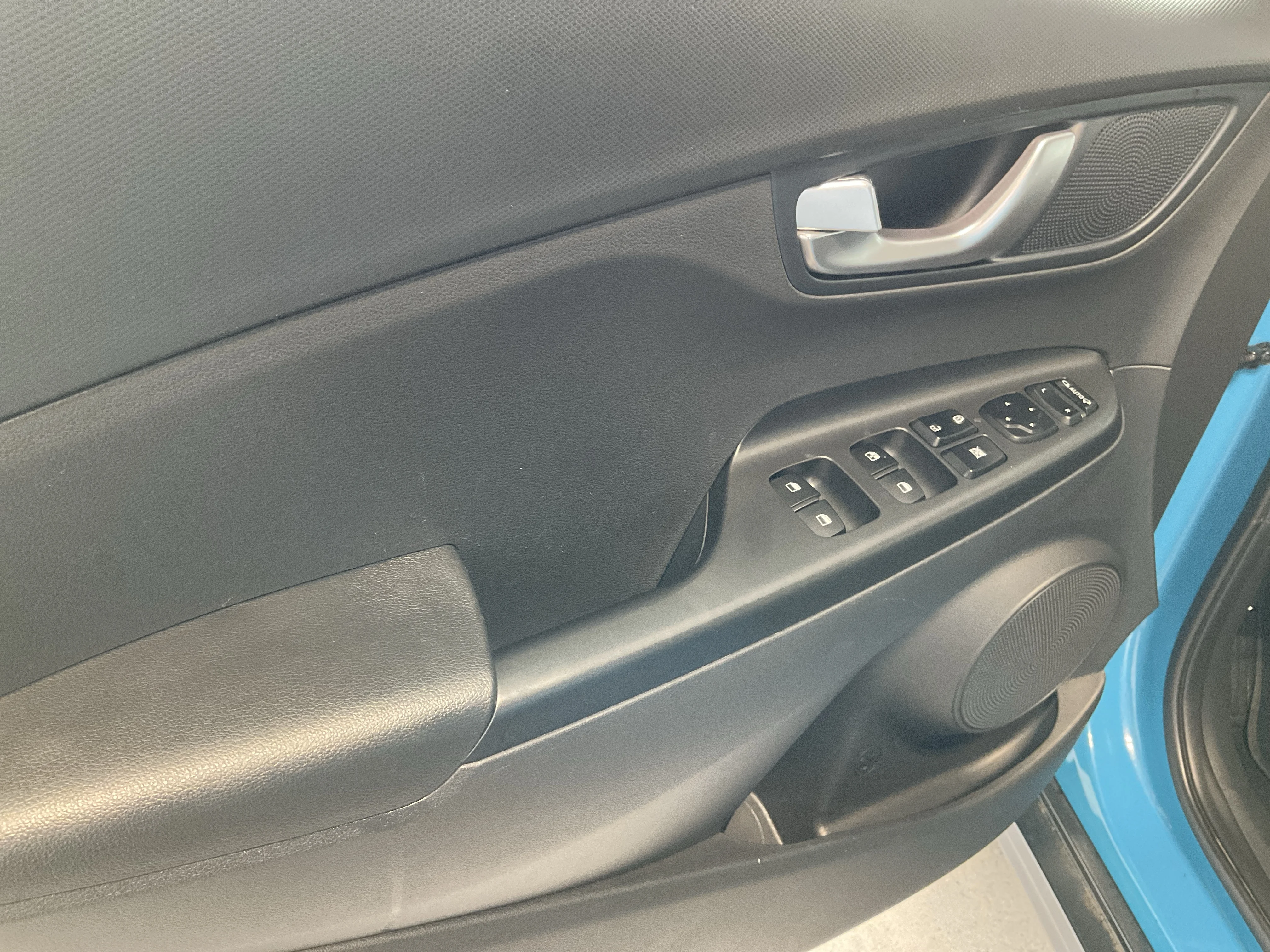 Interior 5