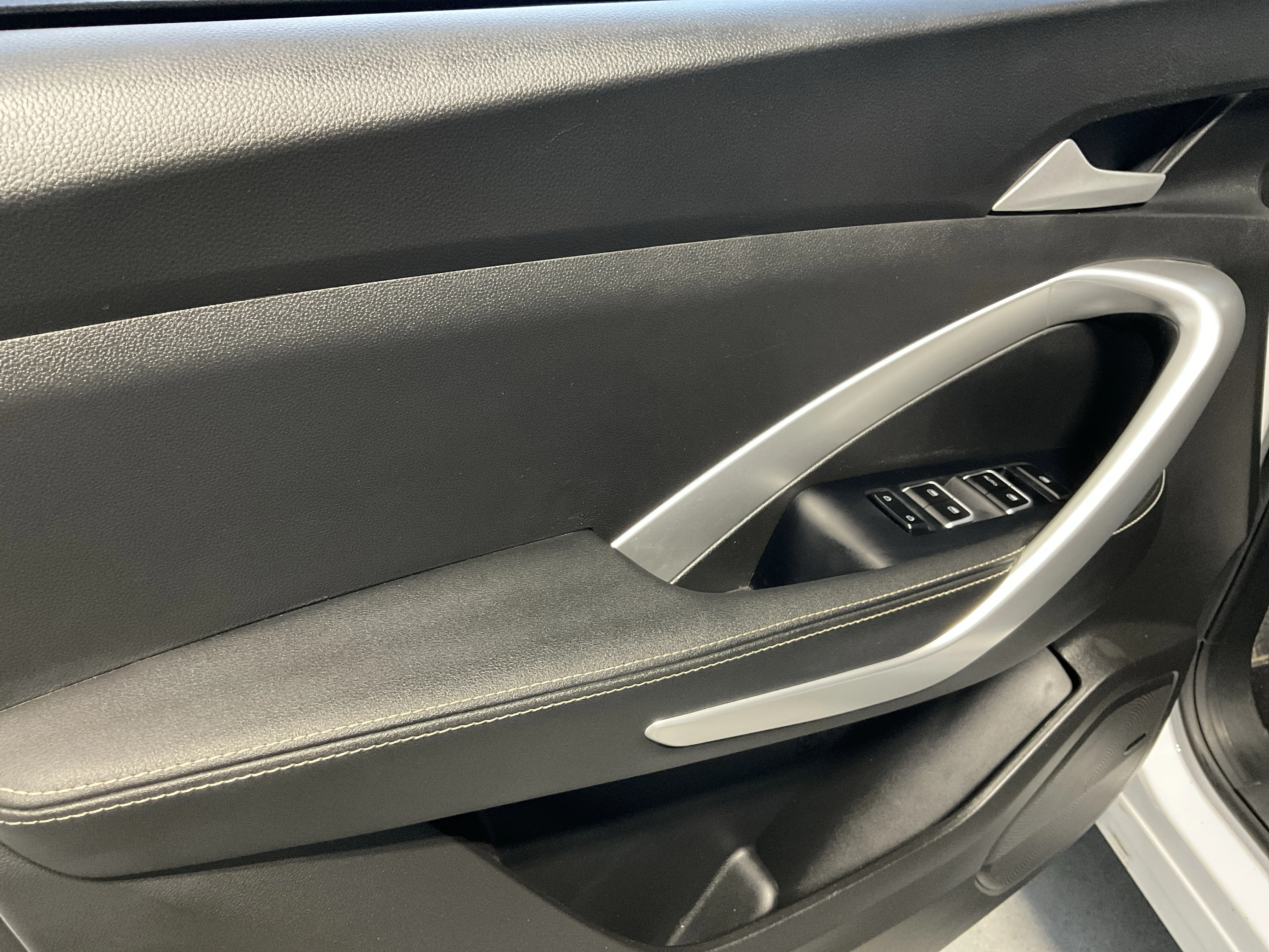 Interior 6