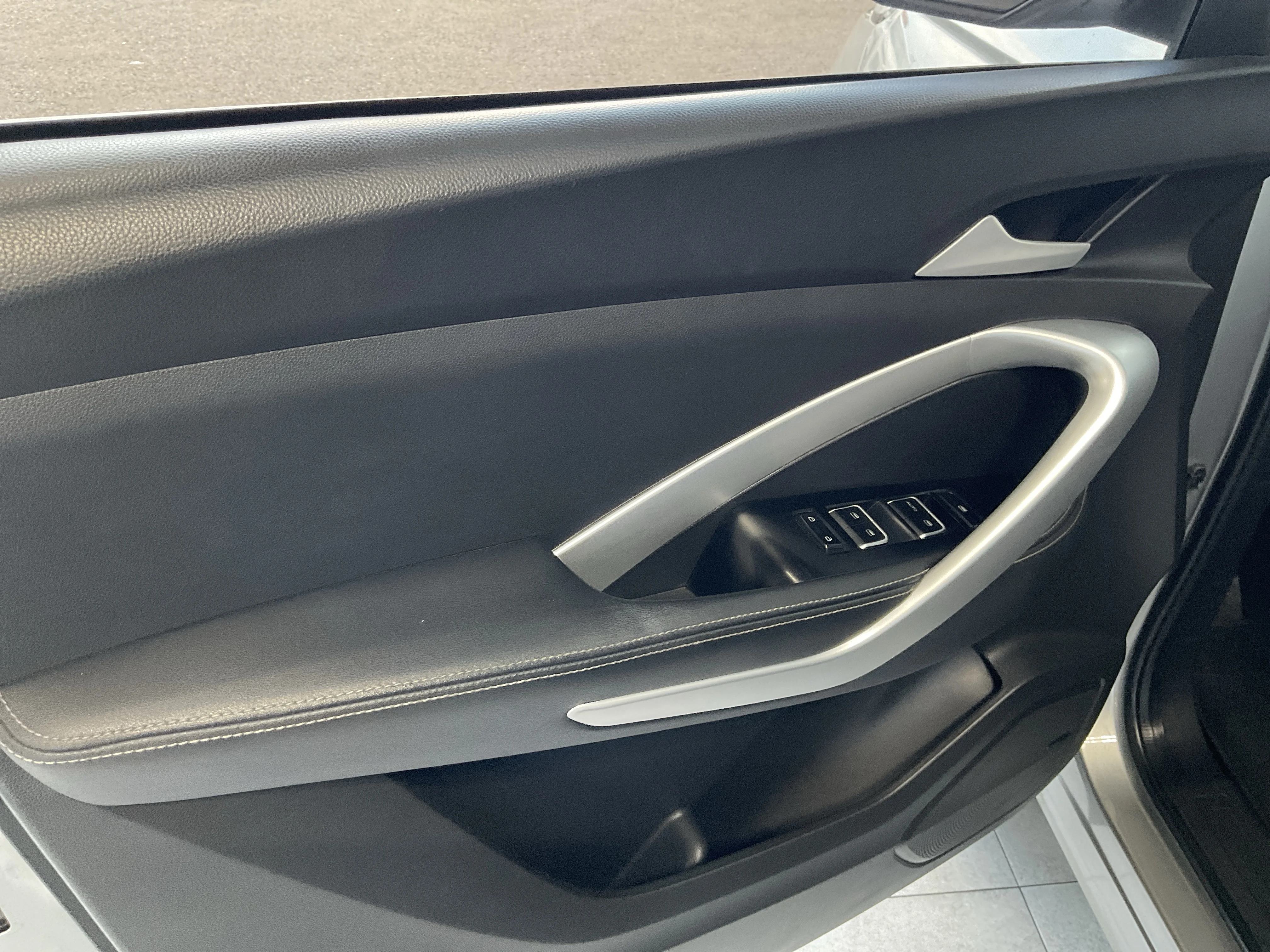 Interior 6