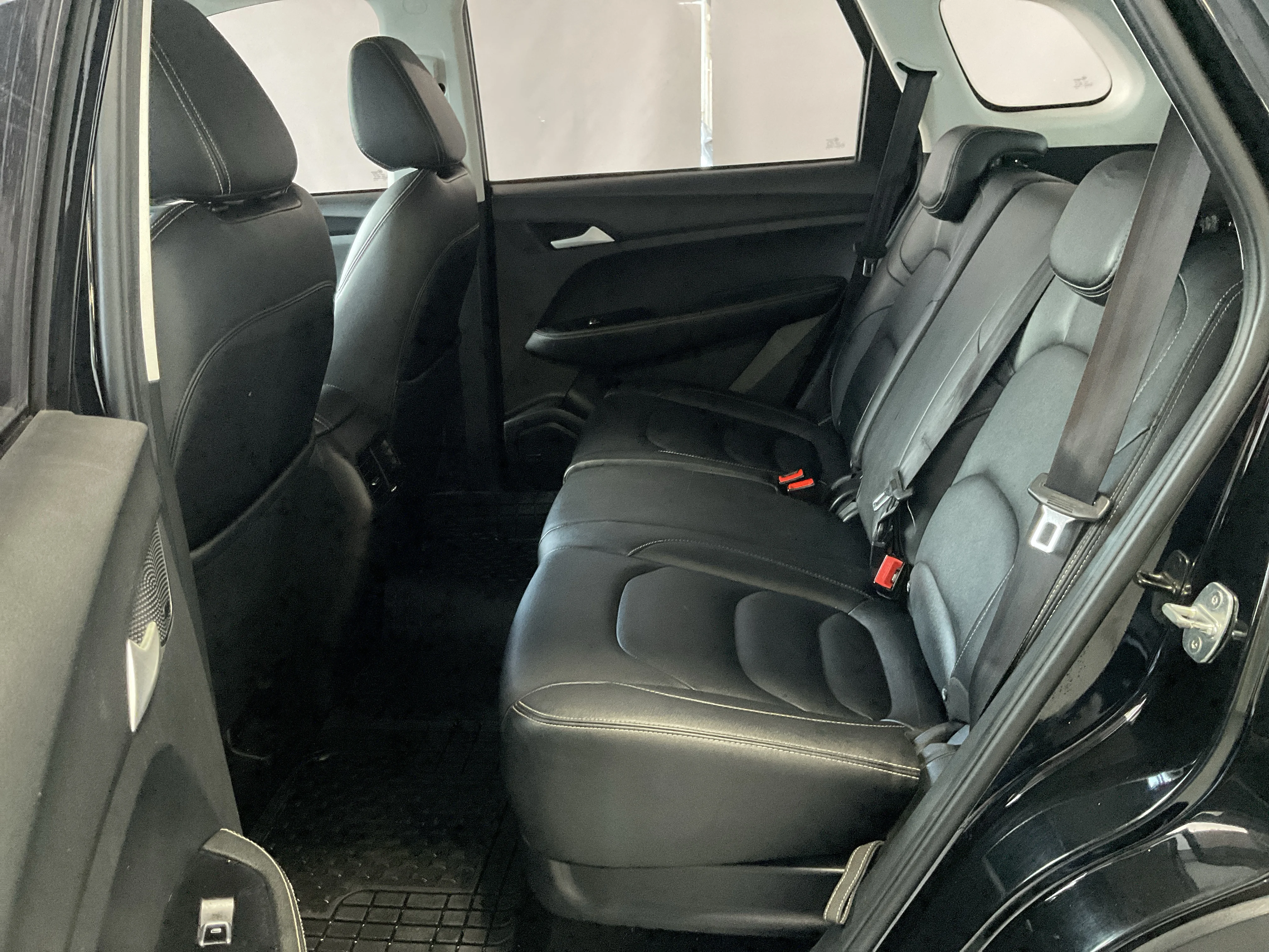 Interior 4