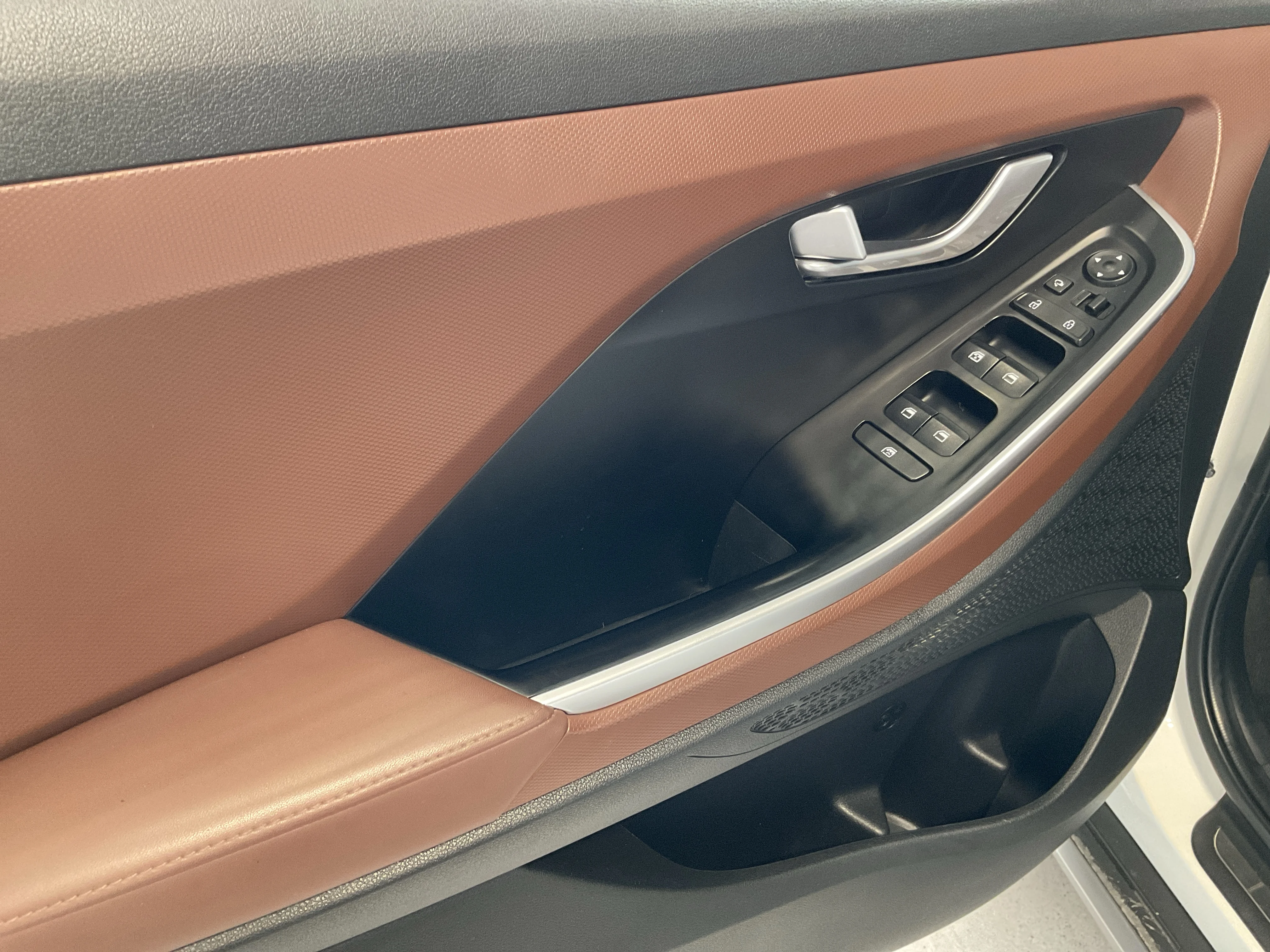 Interior 6