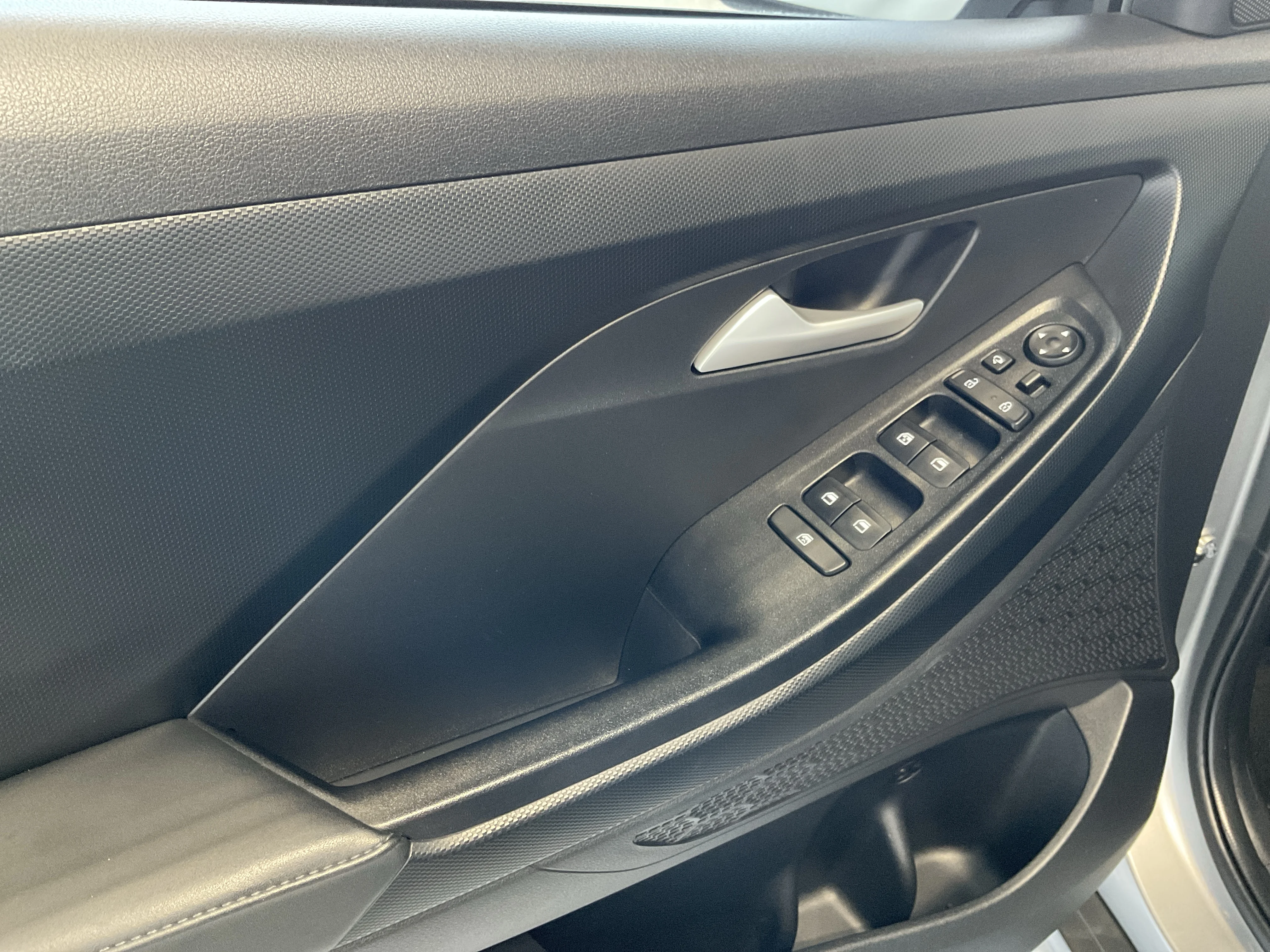 Interior 5